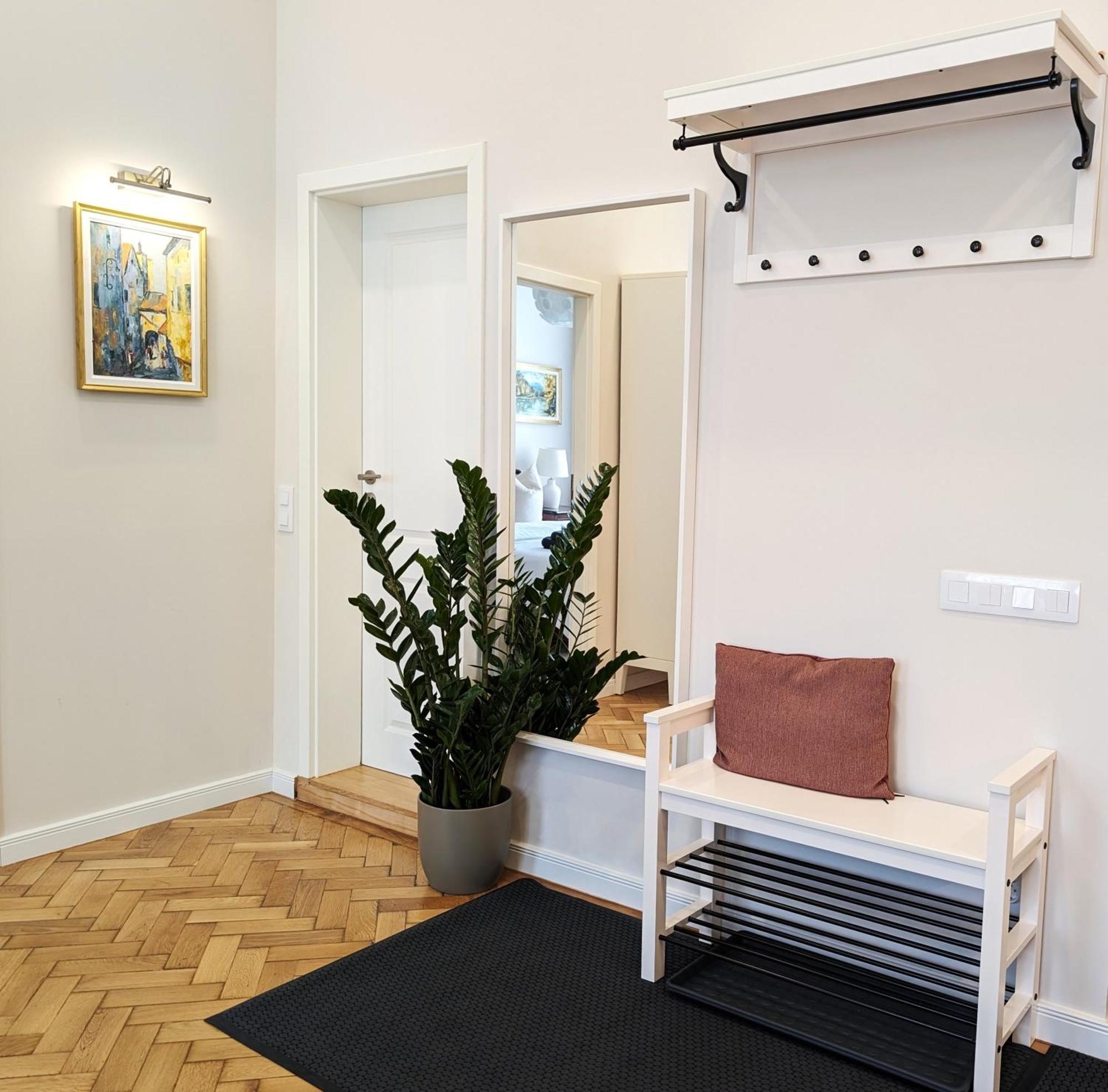 Apartment In Historic Center, Quiet Area, Ac Sibiu Room photo
