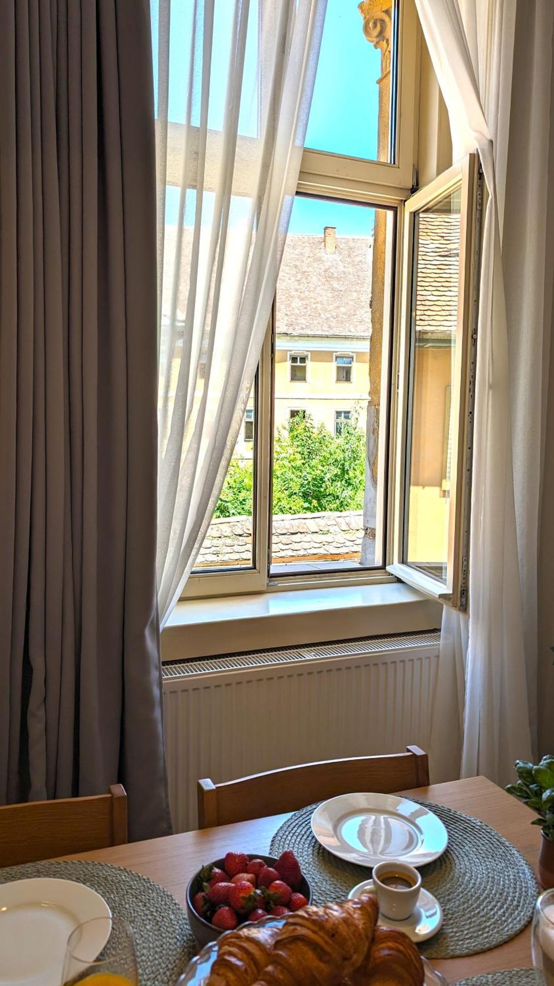 Apartment In Historic Center, Quiet Area, Ac Sibiu Exterior photo